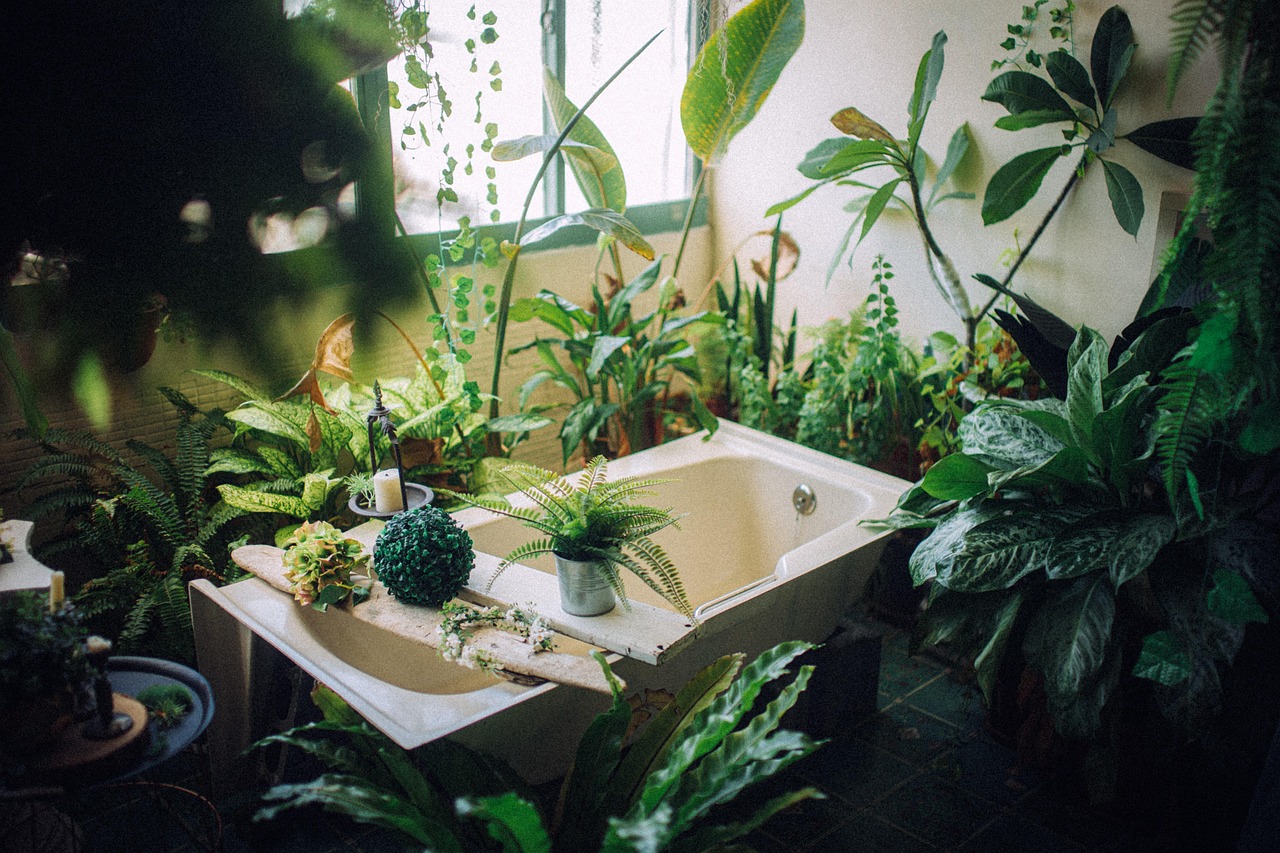 Modern bathroom featuring cascading indoor greenery.