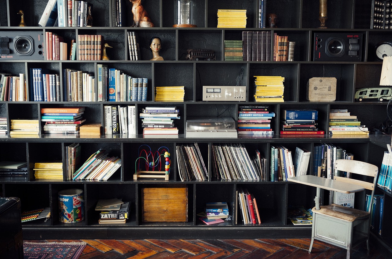 Stylish bookshelf design for summer reading.