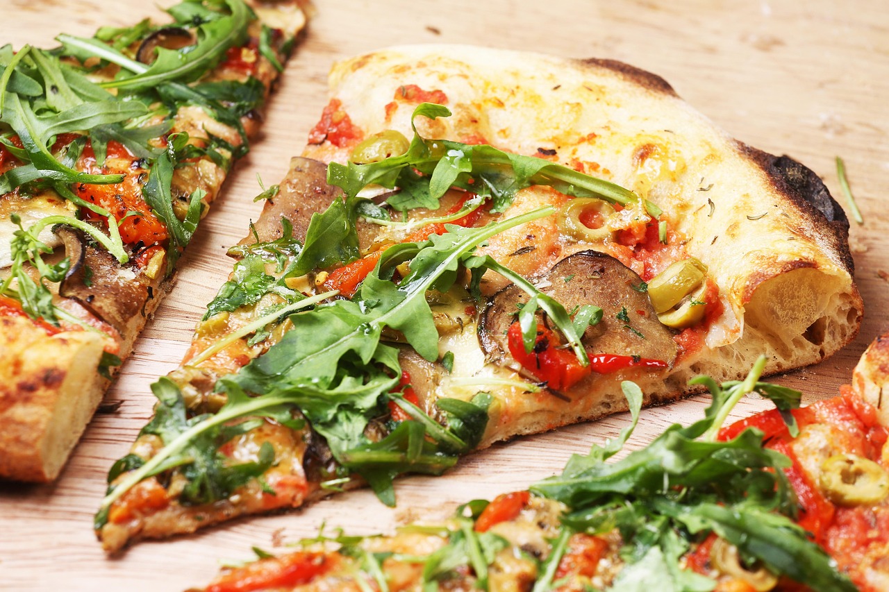 Compacte energiezuinige pizzaoven met digitale display.